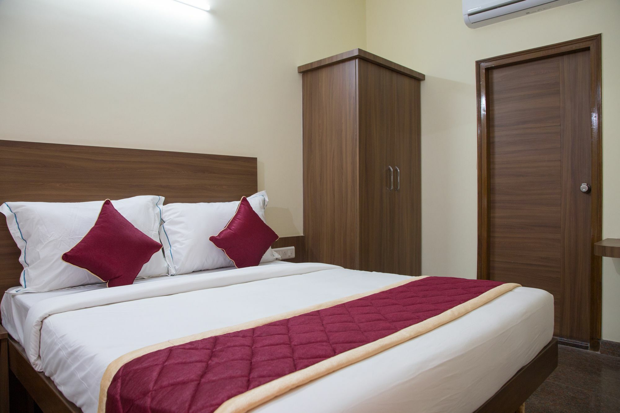 Hotel O Champion Comfort Near Hosahalli Metro Station Bangalore Buitenkant foto